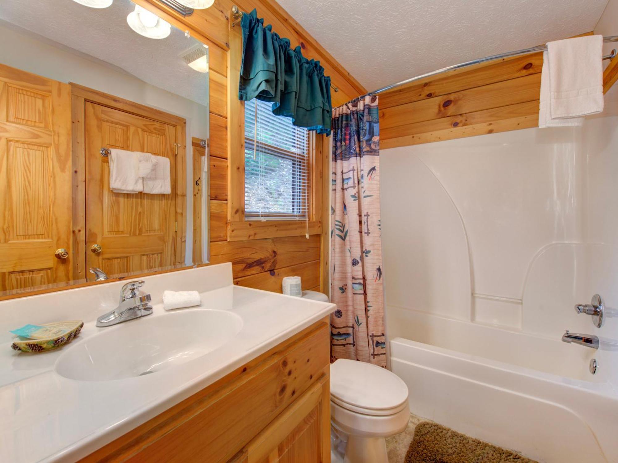 Komfy Kozy, 3 Bedrooms, Sleeps 10, Views, Game Room, Pool Access, WiFi Gatlinburg Zewnętrze zdjęcie