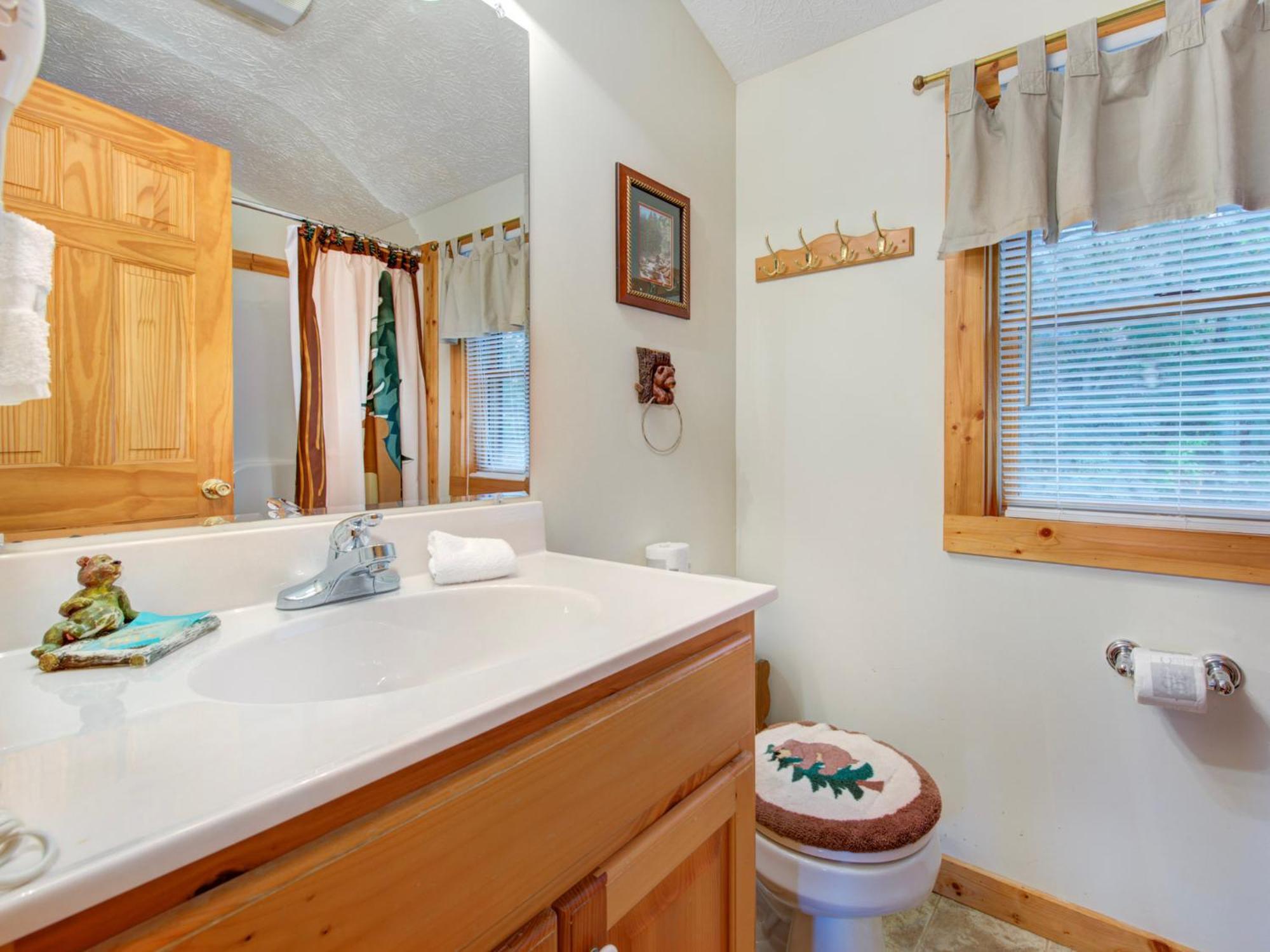Komfy Kozy, 3 Bedrooms, Sleeps 10, Views, Game Room, Pool Access, WiFi Gatlinburg Zewnętrze zdjęcie