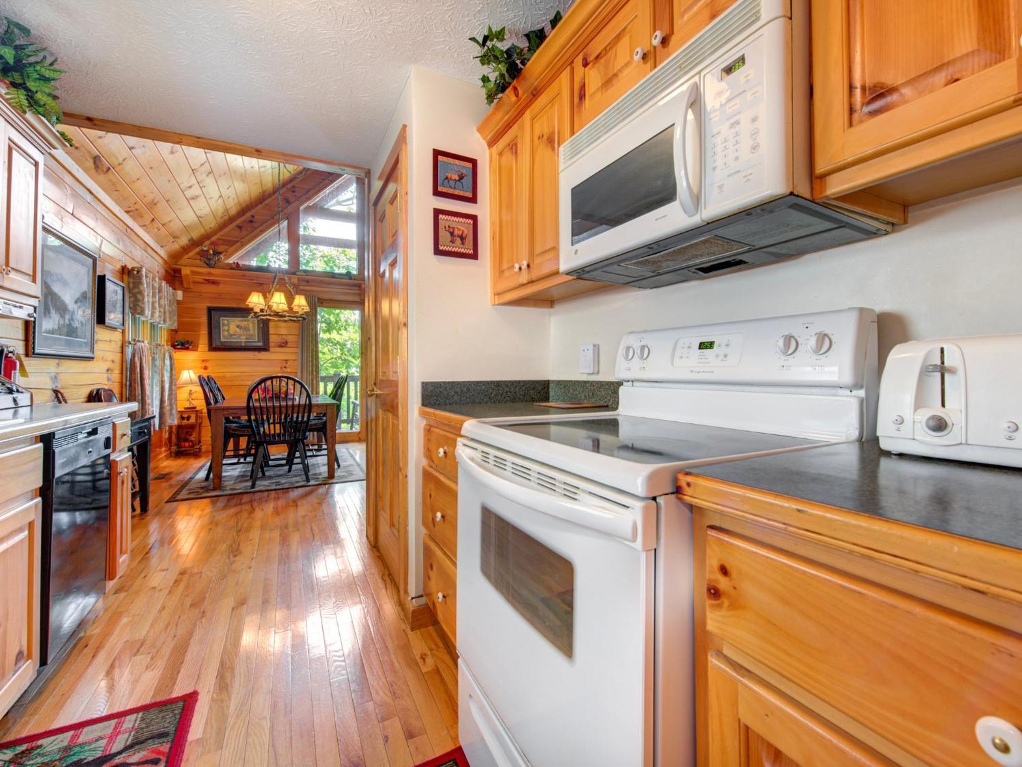 Komfy Kozy, 3 Bedrooms, Sleeps 10, Views, Game Room, Pool Access, WiFi Gatlinburg Zewnętrze zdjęcie