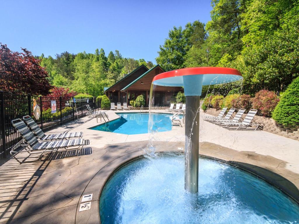 Komfy Kozy, 3 Bedrooms, Sleeps 10, Views, Game Room, Pool Access, WiFi Gatlinburg Zewnętrze zdjęcie